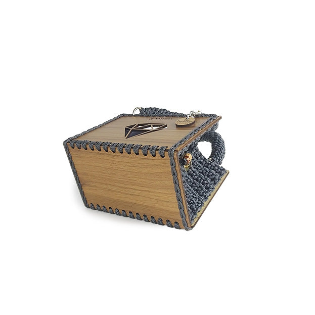 Daafua small-wood carved plate crochet handbag